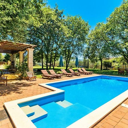Holiday Home Sarita Sisan Ngoại thất bức ảnh