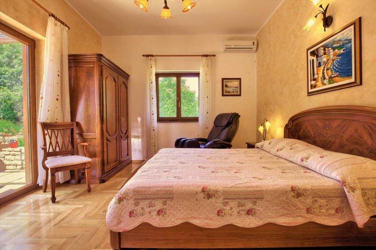 Holiday Home Sarita Sisan Ngoại thất bức ảnh