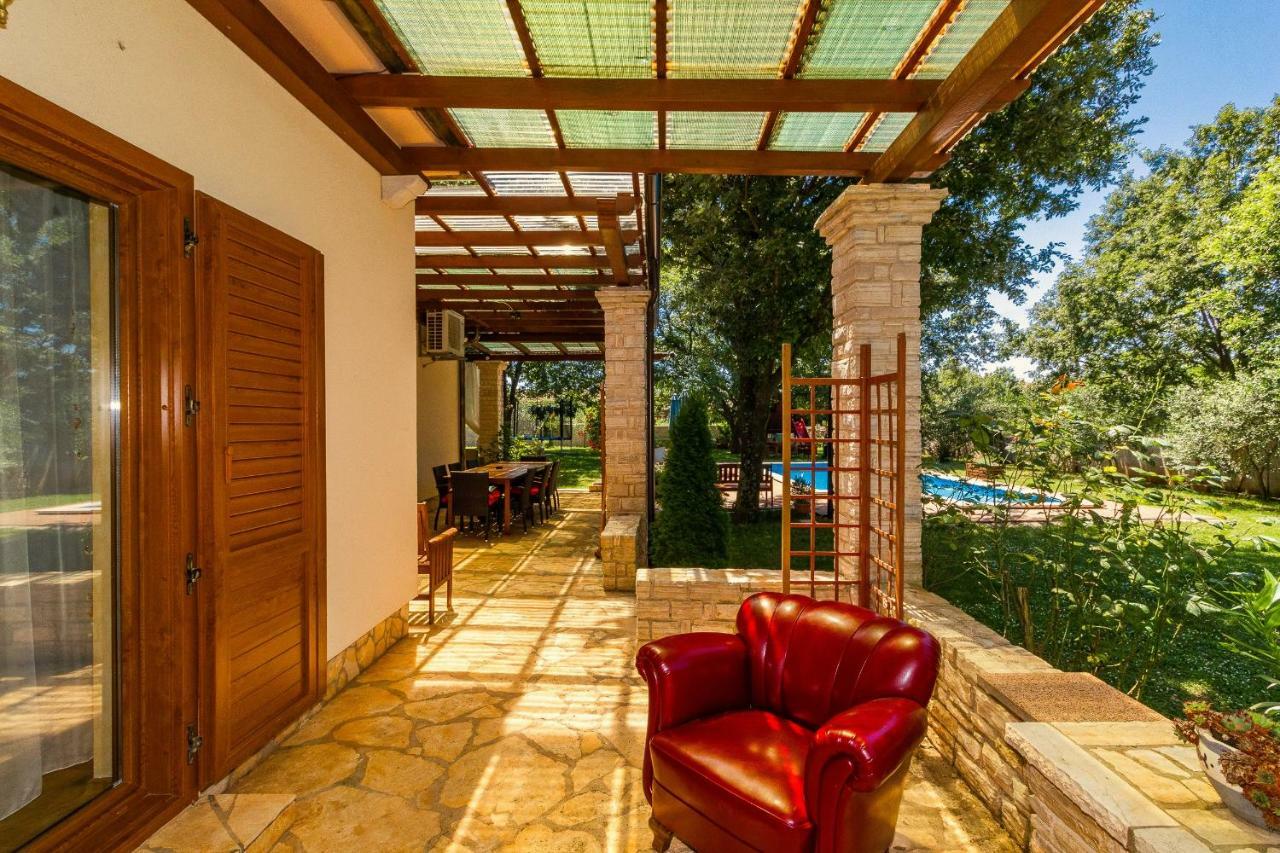 Holiday Home Sarita Sisan Ngoại thất bức ảnh
