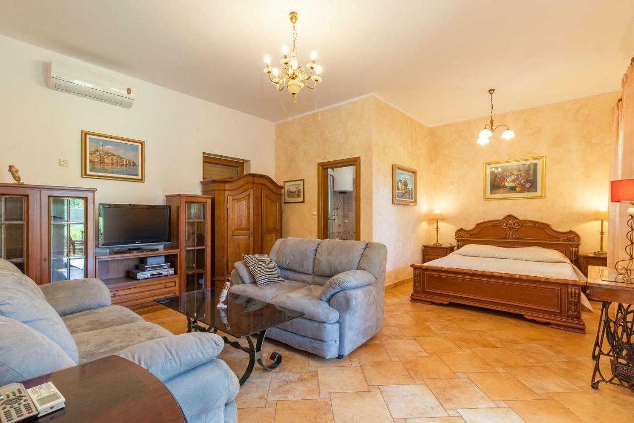 Holiday Home Sarita Sisan Ngoại thất bức ảnh