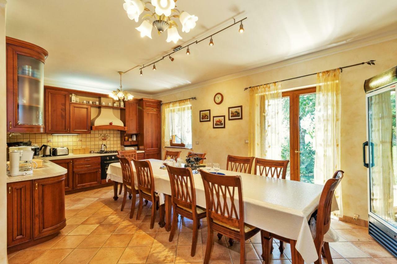 Holiday Home Sarita Sisan Ngoại thất bức ảnh
